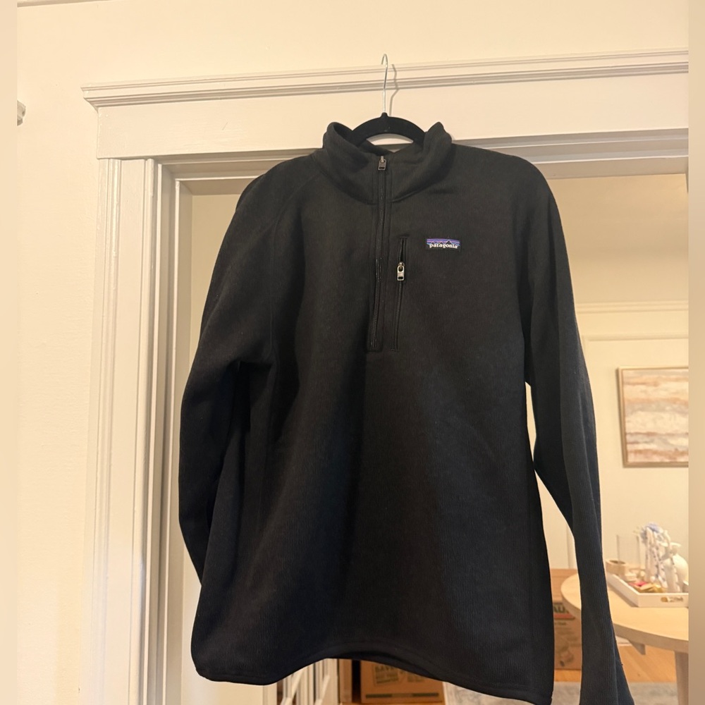 Men’s Patagonia better sweater 1/4 zip never worn size M with logo